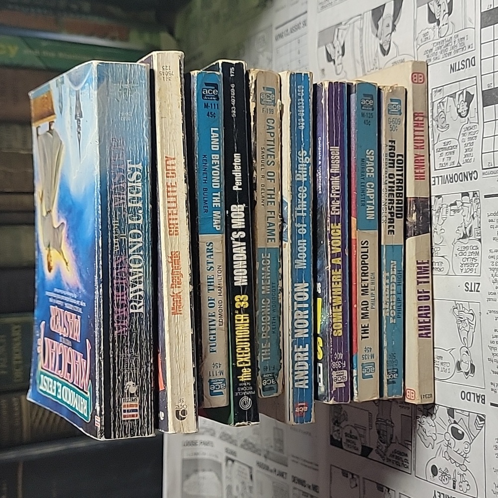 Vtg Science fiction books bundle